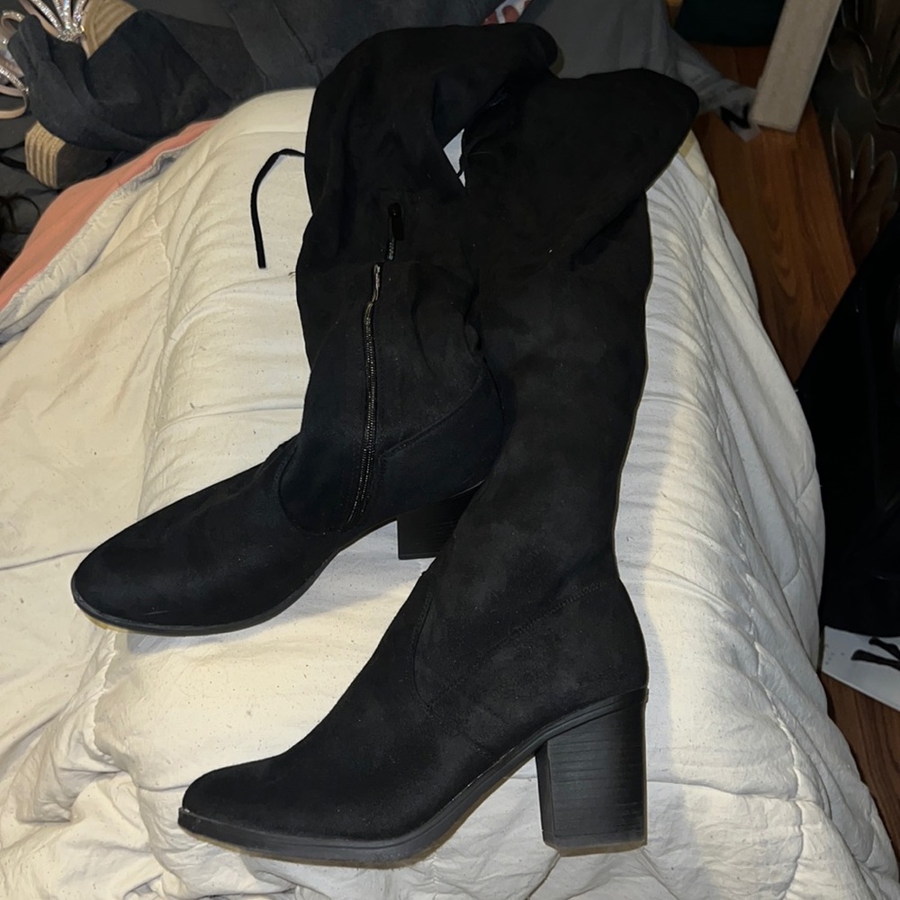 Thigh boots